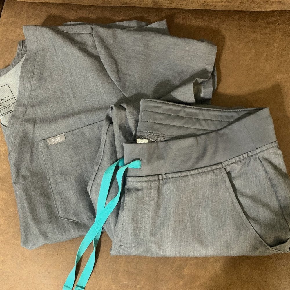 Catarina™ One-Pocket Scrub Top (L), and Zamora Jogger Scrub Pants (M petite)